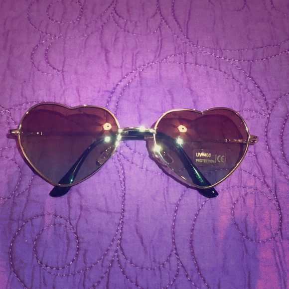 Accessories - ❌🛑Last One🛑❌New Heart ❤️ Sunglasses